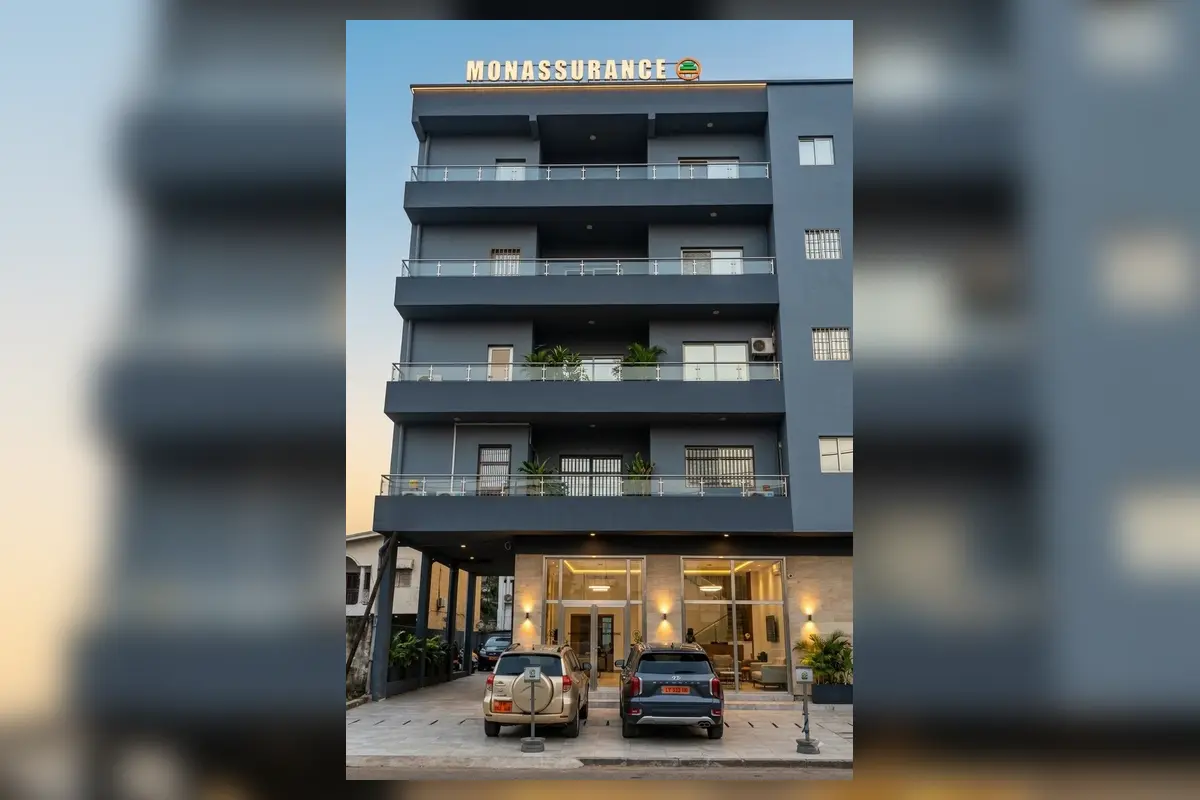 Façade de l’immeuble Monassurance à Douala